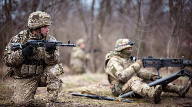 На двух направлениях фронта в Донецкой области идут интенсивные бои