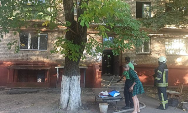 Выскочили, в чем были – в Краматорске произошел пожар в квартире многоэтажного дома (фото)