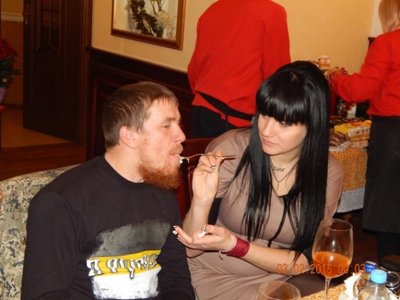 Жена «Моторолы» бежит с Донбасса после смерти мужа