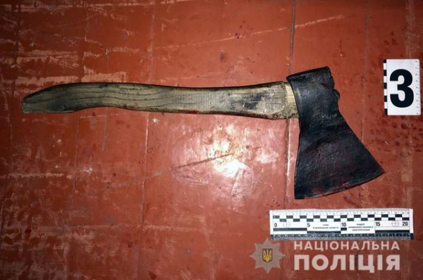 Житель Славянска убил топором своего знакомого и ранил женщину