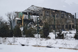 В Доброполье спасатели деблокировали из-под завалов дома тело погибшей женщины