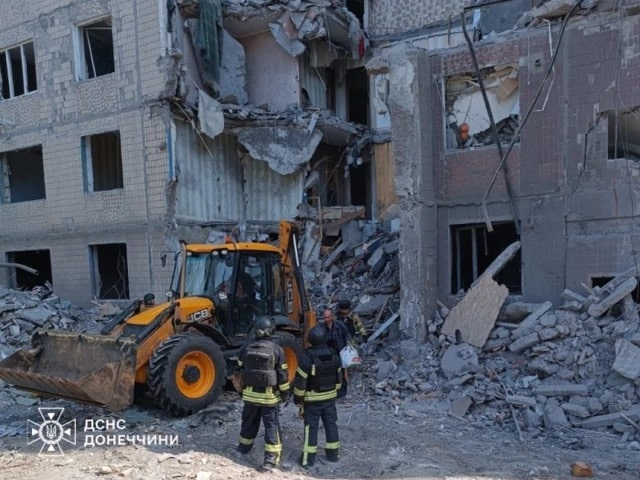 В Константиновке под завалами строительных конструкций обнаружили тело женщины