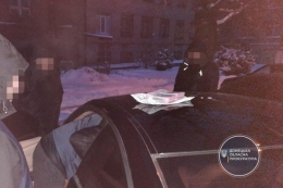 Следователь полиции и бывший полицейский задержаны при получении взятки