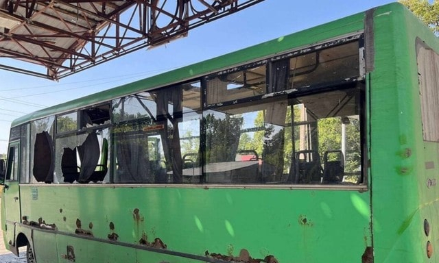 В Удачном под вражеский обстрел попал автобус с шахтерами