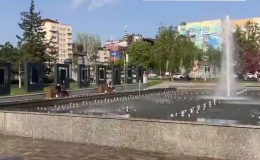 В Мариуполе, при дефиците воды в квартирах, на улицах открыли фонтаны