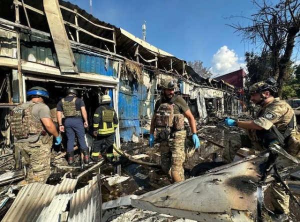 Российские оккупанты ударили ракетами по центру Константиновки (фото)