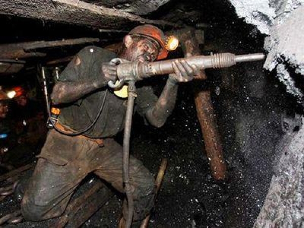 Шахтеров ш. «Яблоневская» отправили в бесплатные отпуска