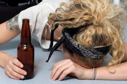 В Мариуполе женщина подбросила ребенка новому знакомому и обокрала его