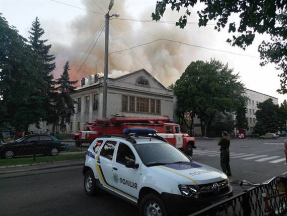 Спасатели ликвидировали масштабное возгорание в кинотеатре Покровска