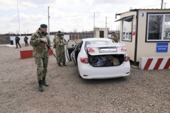 От автозапчастей до специфического ПО: граждане продолжают незаконно перевозить товары через КПВВ