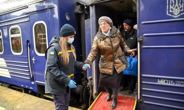 В Ровно прибыл 34-ый эвакуационный поезд из Донецкой области