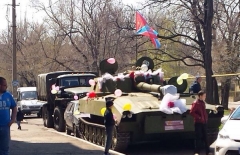 Нарядные танки вызвали злость у дончан (фото)