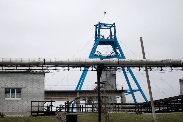 Из-за вражеского обесточенной оказалась шахта - под землей было 140 человек