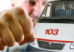 В Славянске мужчина напал на сотрудницу скорой помощи