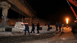 В Донецке едва не рухнул железнодорожный мост