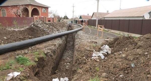 Мариупольский водоканал взялся за ремонт водопровода в Новоселовке
