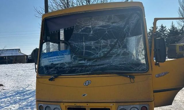 В Константиновке под вражеский авиаудар попал автобус гуманитарной миссии
