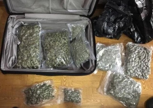 Житель Донецкой области будет отвечать перед законом за хранение наркотиков и оружия