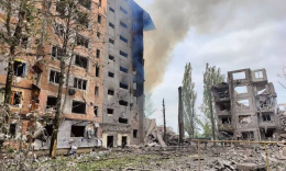 В Авдеевке российская бомба уничтожила 9-этажный дом, в Торецке оккупанты попали в школу и храм