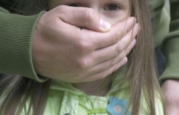 45-летний житель Донецка насиловал несовершеннолетних девочек