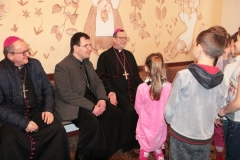 Чем посол Ватикана поможет детям Авдеевки?