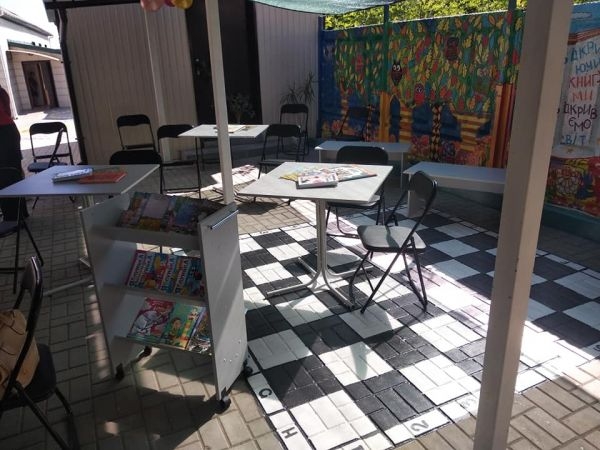 В Волновахе открыли летний читальный зал