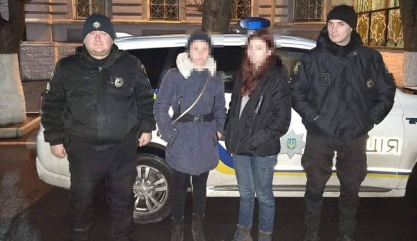 Пропавших неделю назад школьниц из Мариуполя нашли