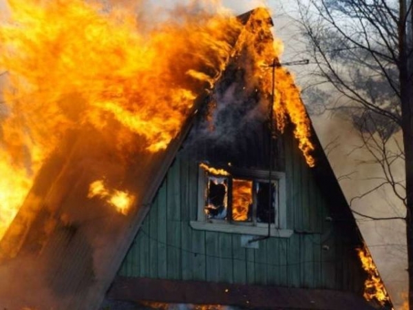 В результате пожара повреждены 6 домов, никто не пострадал