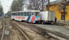 В неподконтрольном Донецке дрифтанул трамвай (фотофакт)