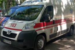 В Мариуполе девушка села на нож: так «пошутил» ее сверстник