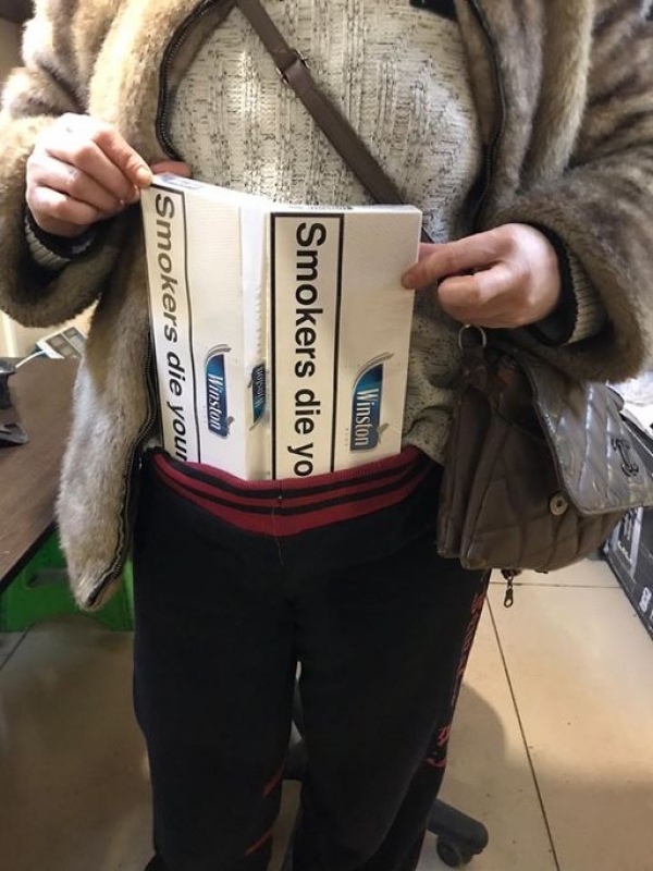 Через линию разграничения женщины пытались пронести запрещенные товары