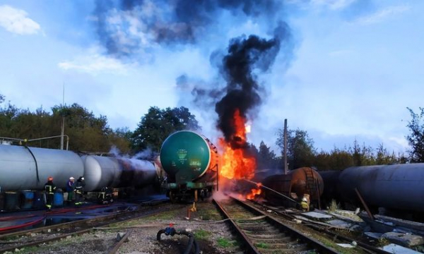 В Донецке сгорела крупная нефтебаза – потери оккупантов огромны