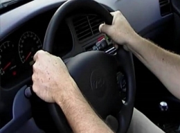 В Мариуполе патрульные оперативно остановили угнанный автомобиль – еще до получения ориентировки