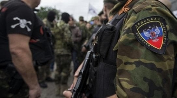 В оккупированном Донецке мужчина торговал оружием и боеприпасами