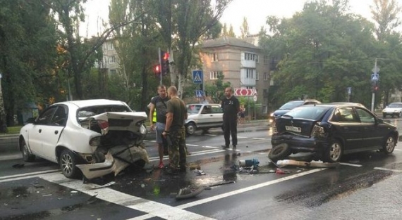 В Донецке – жуткое ДТП: столкнулись 4 авто (фото)