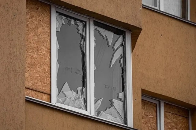 Один человек погиб и еще четверо ранены во время обстрелов российскими войсками