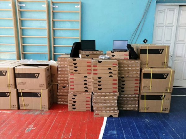 Ноутбуки от ЮНІСЕФ получили педагоги школ и ПТУ Донетчины