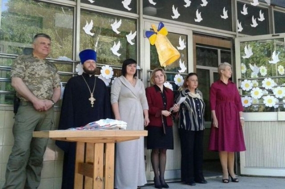 В прифронтовой Авдеевки прозвенел последний звонок