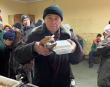 В Дружковке людям выдают горячие обеды