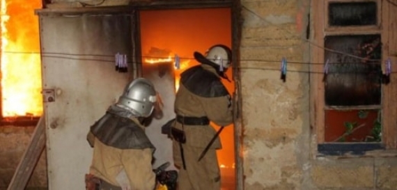 В оккупированной Макеевке горел жилой дом: пострадала пенсионерка