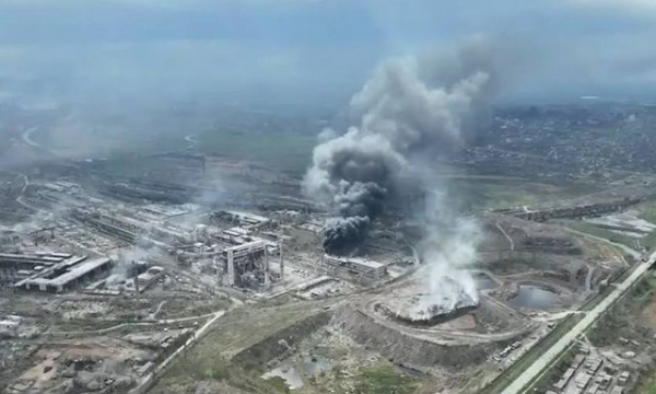 Оккупанты сбрасывают на Мариуполь сверхмощные бомбы