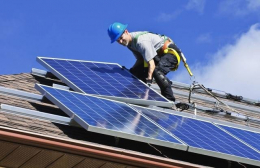 На крыше детского сада в Новогродовке устанавивают солнечные панели