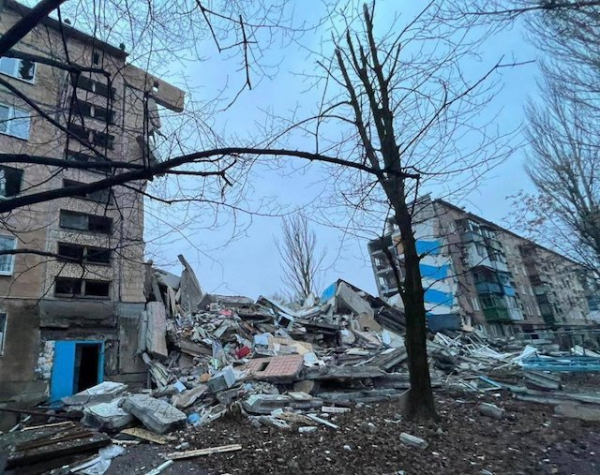 Россияне уничтожили подъезд многоэтажного дома