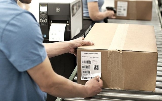 Услуги по стикеровке товара: почему это нужно бизнесу?