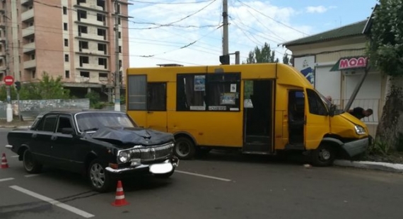 В Донецкой области – ДТП с участием маршрутки: пострадали 7 человек (фото)