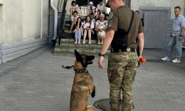 Дети из Мариуполя побывали на экскурсии в музее полиции в Ровно