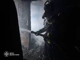 В Покровске после обстрела начался пожар в многоэтажном доме