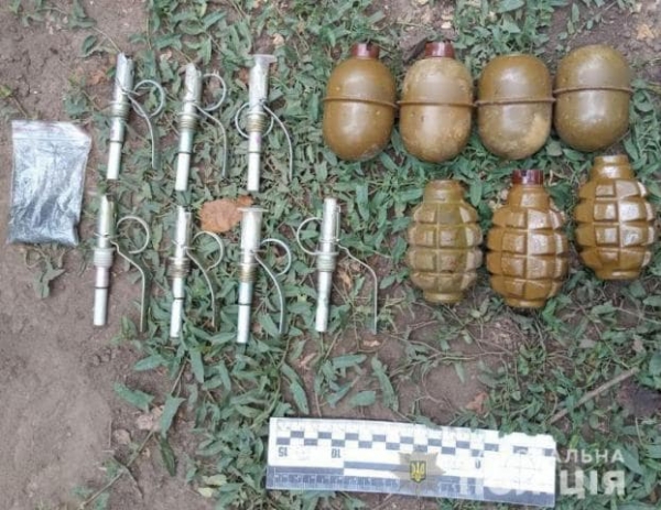 Житель Дружковки закопал боеприпасы на своем огороде