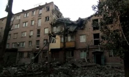 В результате авиаудара по Бахмуту разрушены 3 подъезда жилого дома