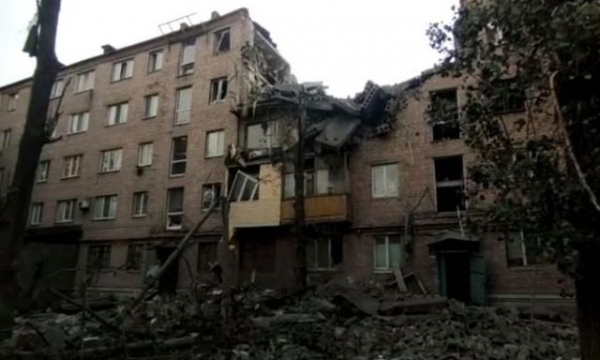 В результате авиаудара по Бахмуту разрушены 3 подъезда жилого дома